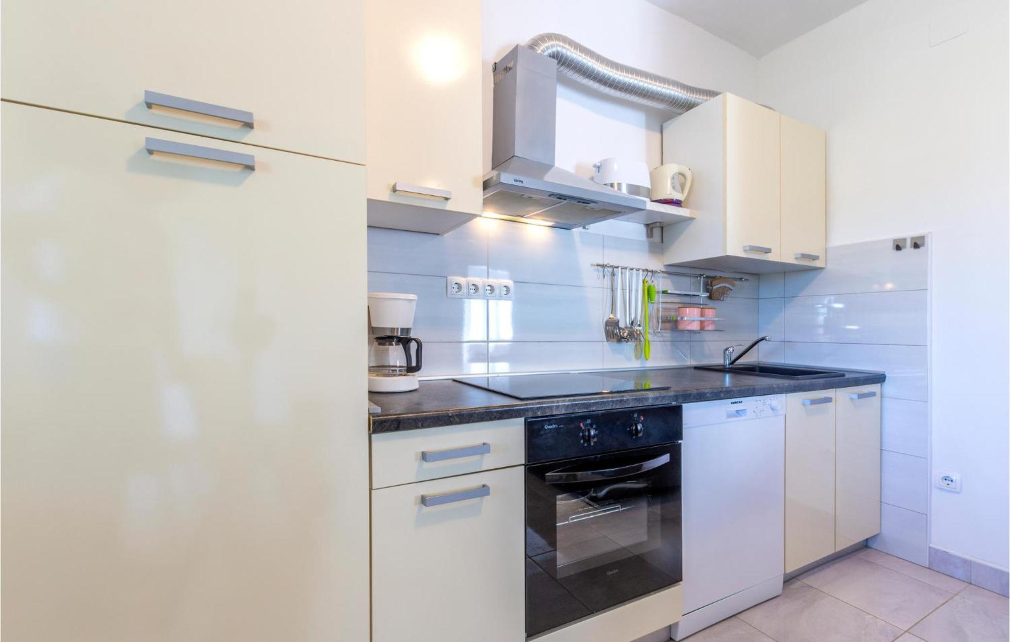 Stunning Apartment In Kastel Stari With Wifi Каштела Экстерьер фото