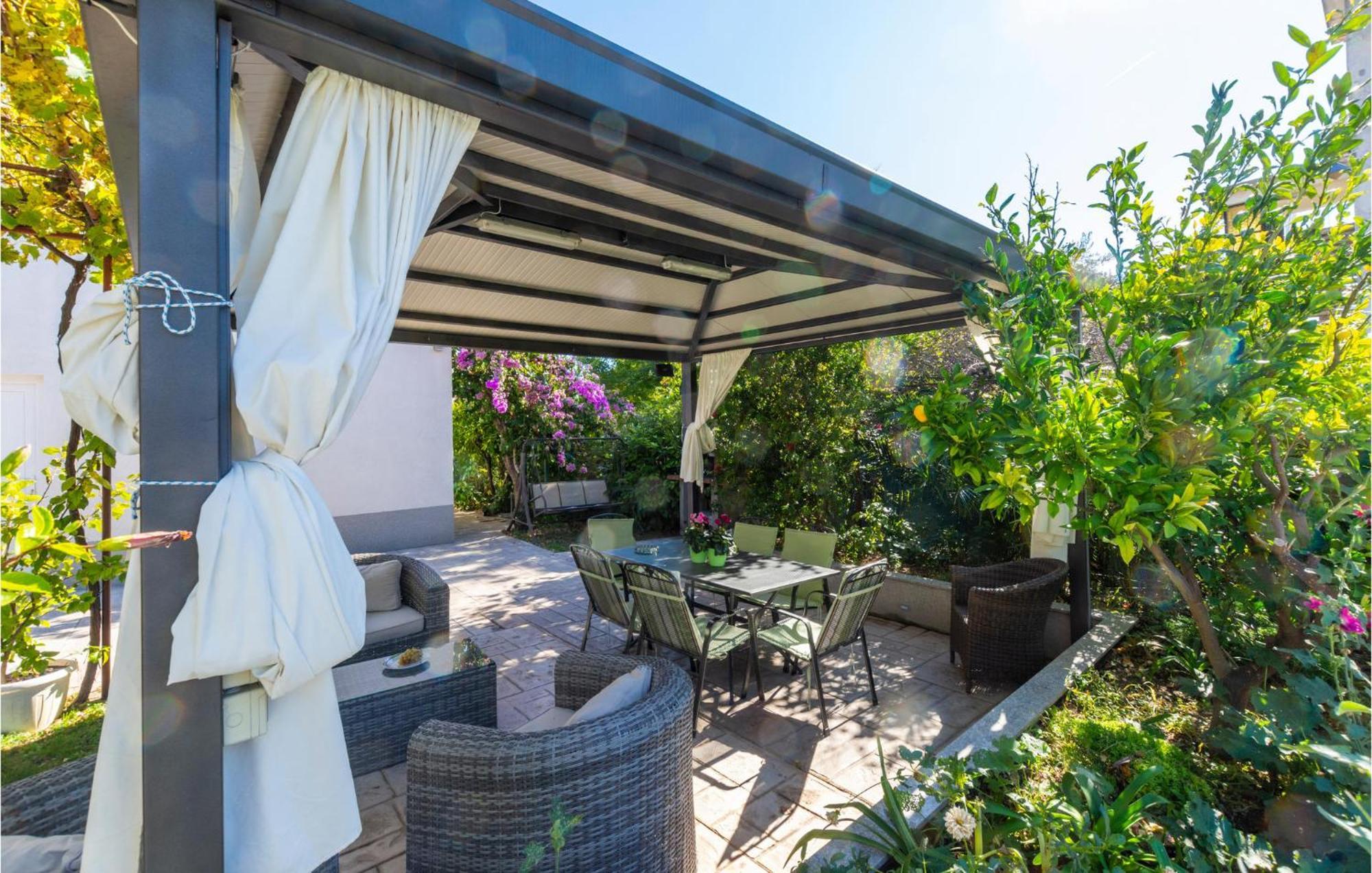 Stunning Apartment In Kastel Stari With Wifi Каштела Экстерьер фото
